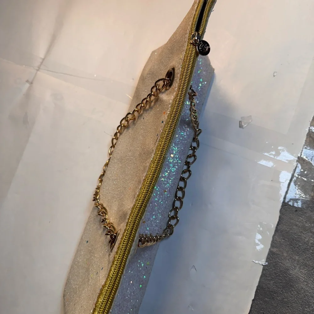 Elegant White Clutch with Gold Chain Ice Bags Womens